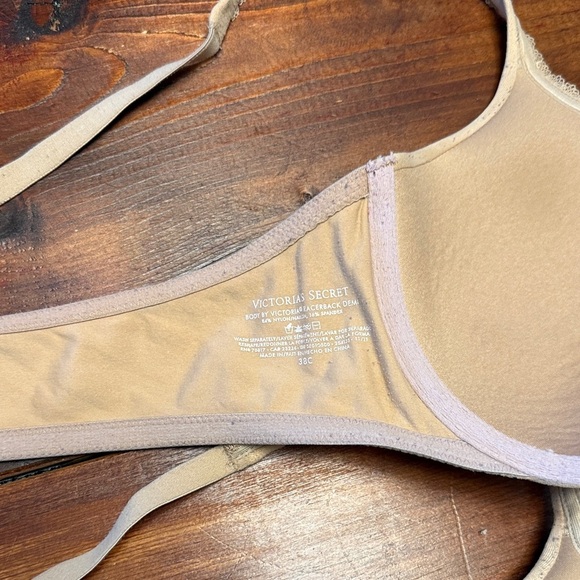 Victoria's Secret Cream Underwire Bra Duo  Front Closure size 38C - Picture 3 of 5